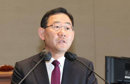주호영 국민의힘 원내대표가 23일 오전 서울 여의도 국회에서 열린 의원총회에서 발언하고 있다. <연합뉴스>